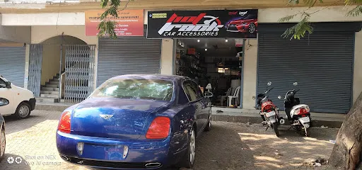 Hot track auto experts