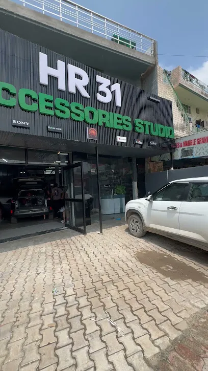 HR 31 Car accessories studio