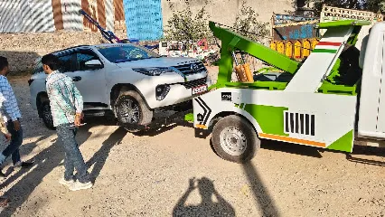 First car towing Lucknow