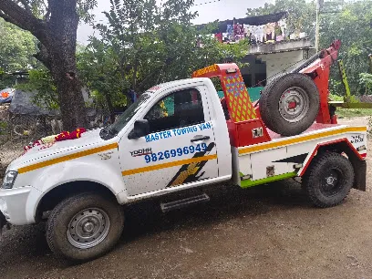 Master Towing Van and crane