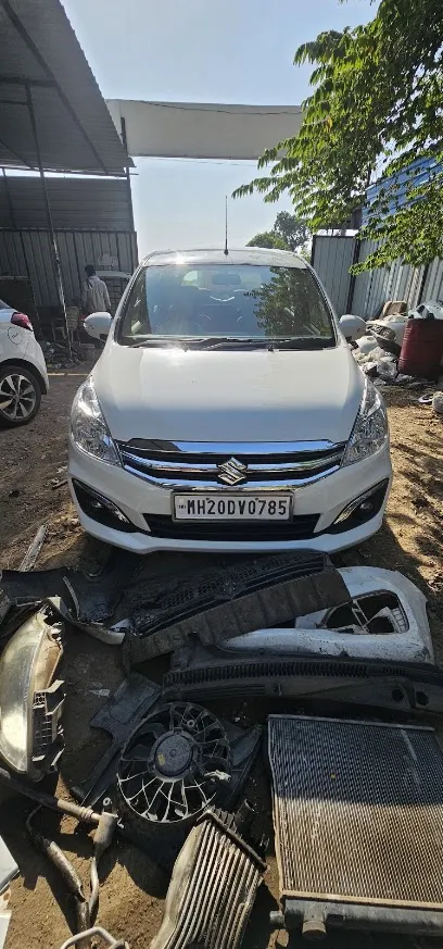 People motor garage and denting painting