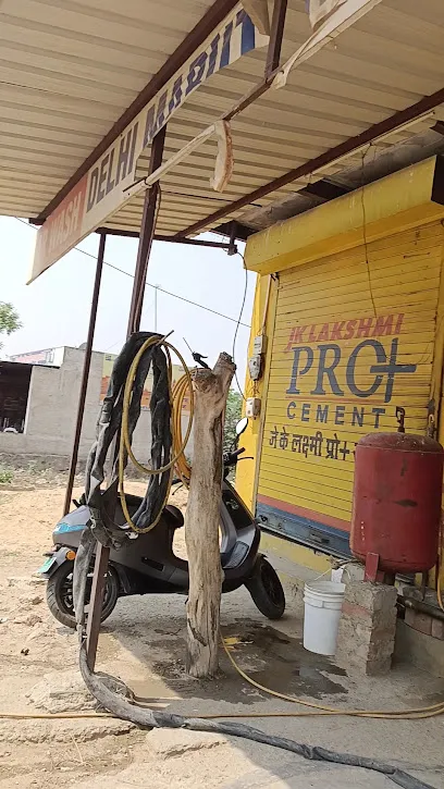 Delhi car wash and ripyaring center
