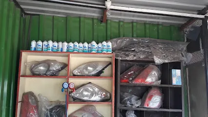 SAGAR KACHWALA FITING CAR GLASS POLISH