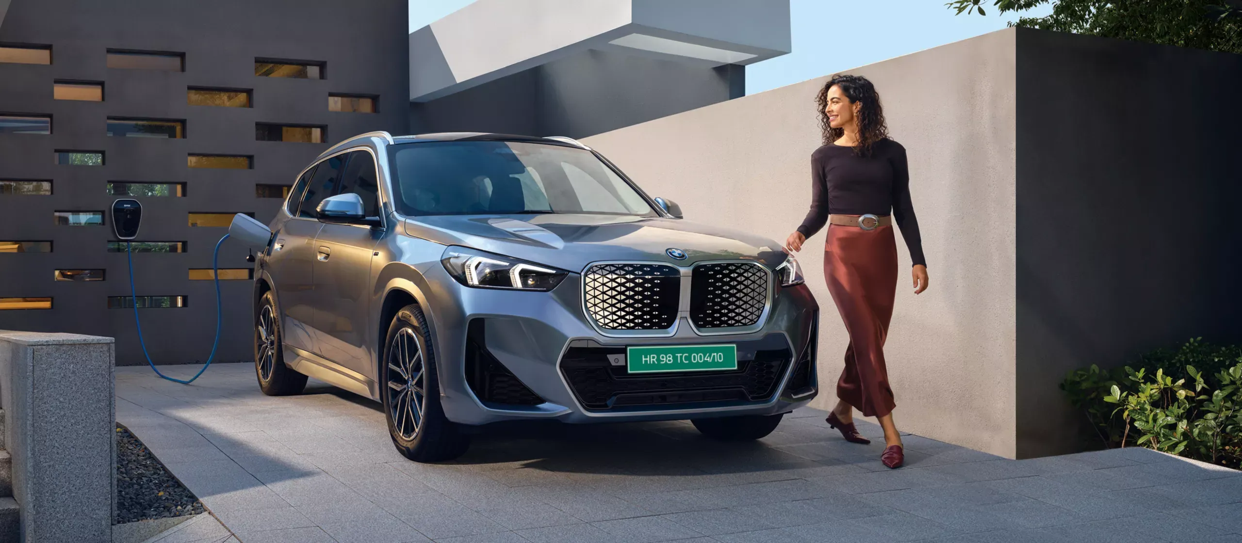 iX1 LWB image