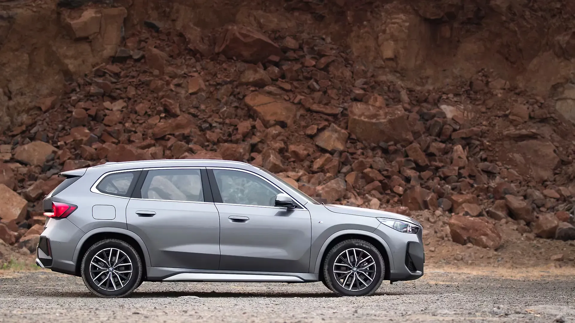 iX1 LWB image