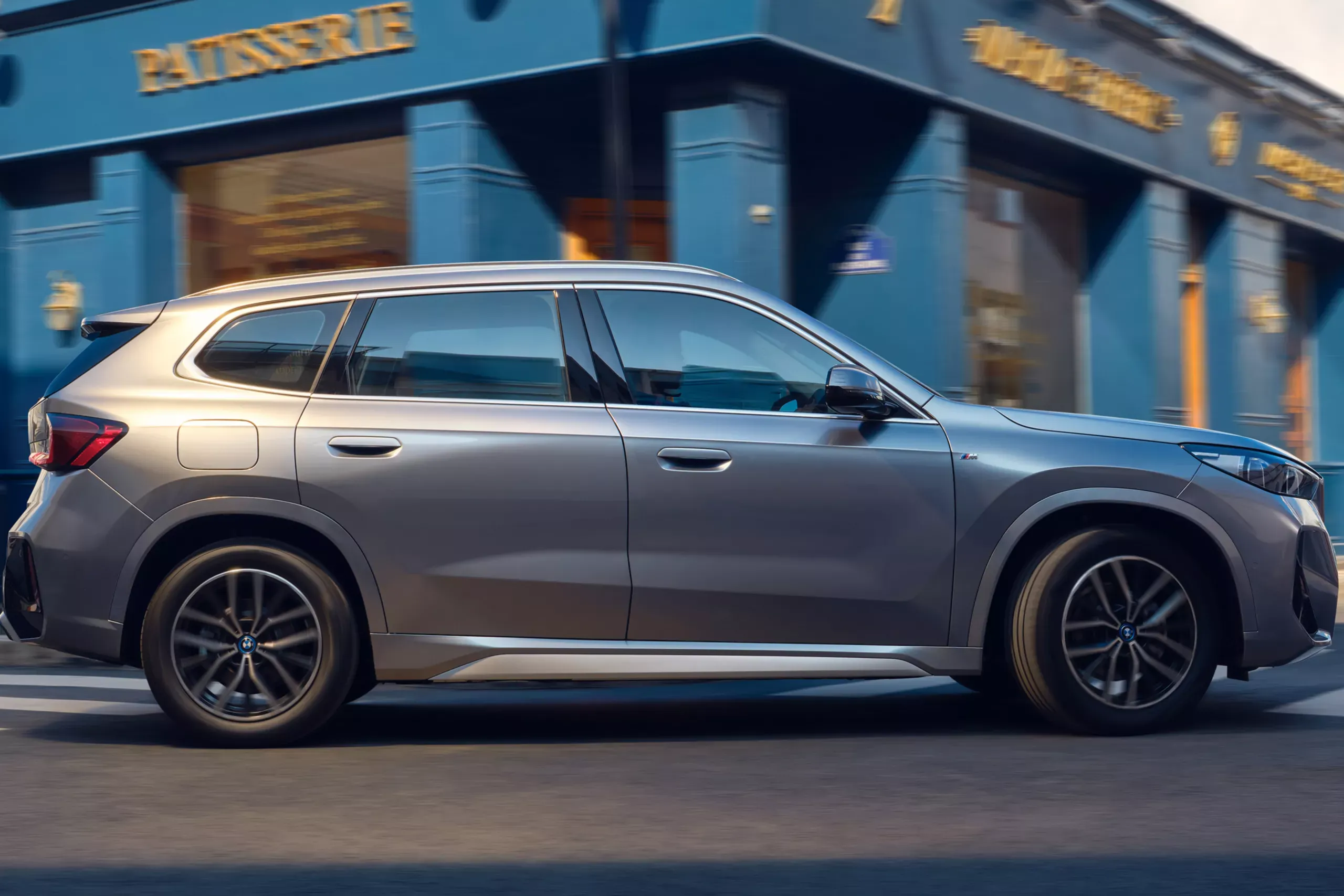 iX1 LWB image