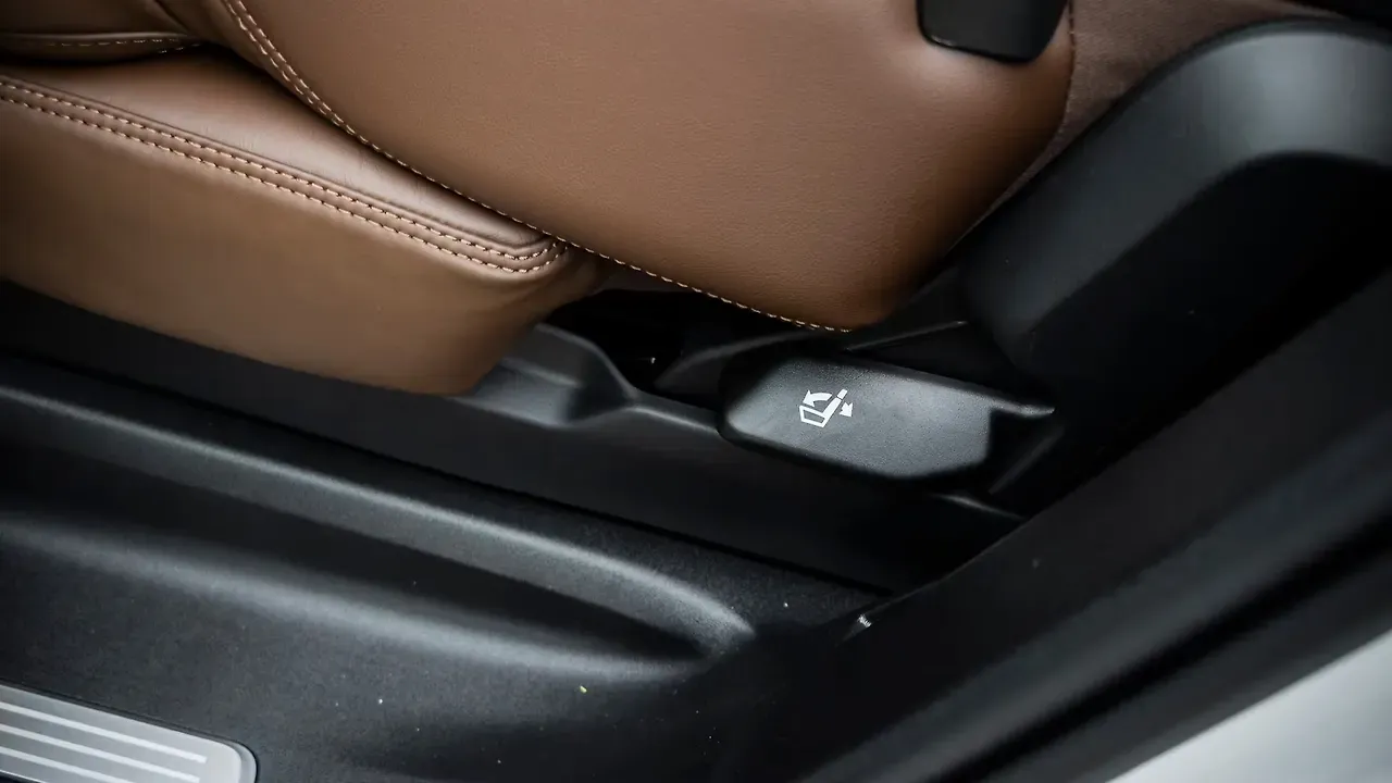 Boot Rear Seat Fold/Unfold Switches