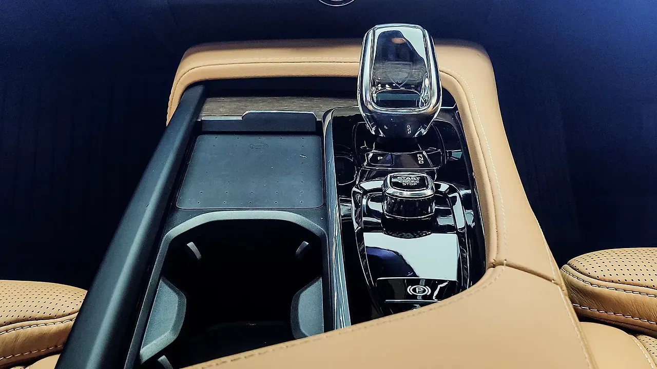 Center Console/Centre Console Storage