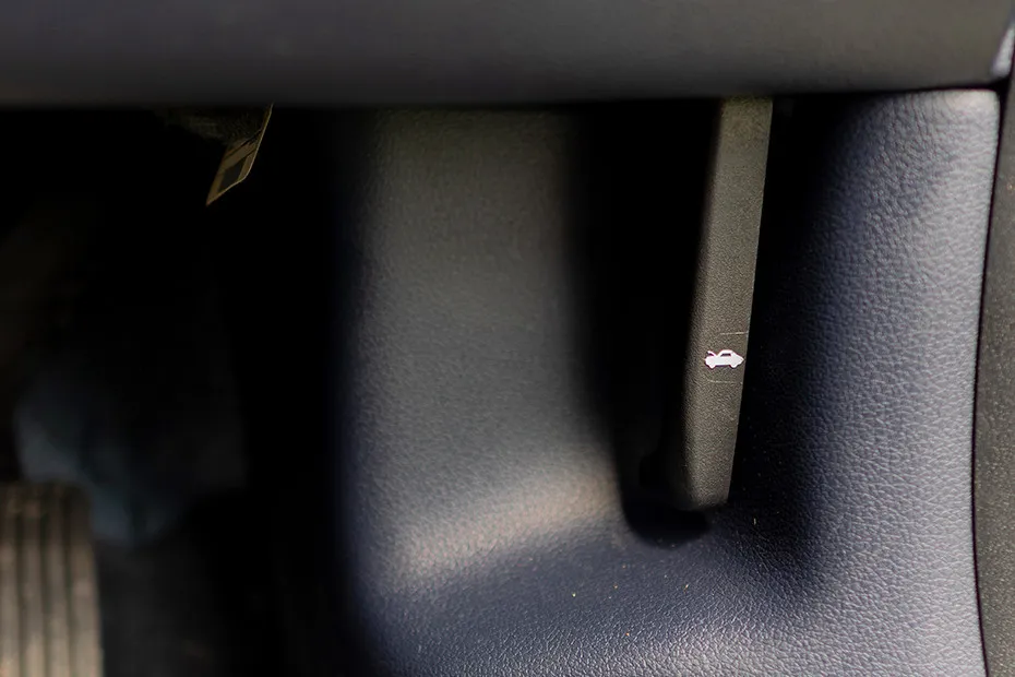 Hyundai Alcazar Bonnet Release Lever