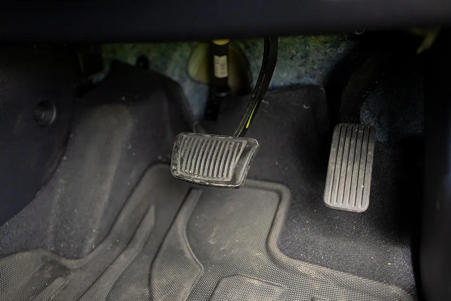 Hyundai Alcazar Mirror Adjustment Controls