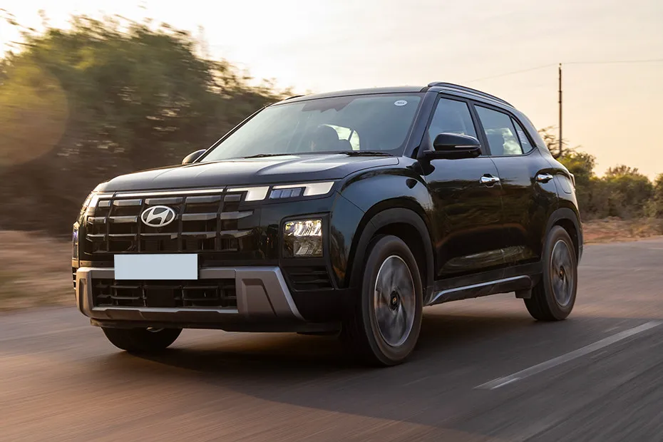 Hyundai Creta Driving: Front Left Quarter View