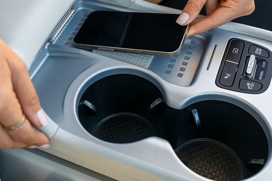 Hyundai IONIQ 9 Cup Holders (Front)