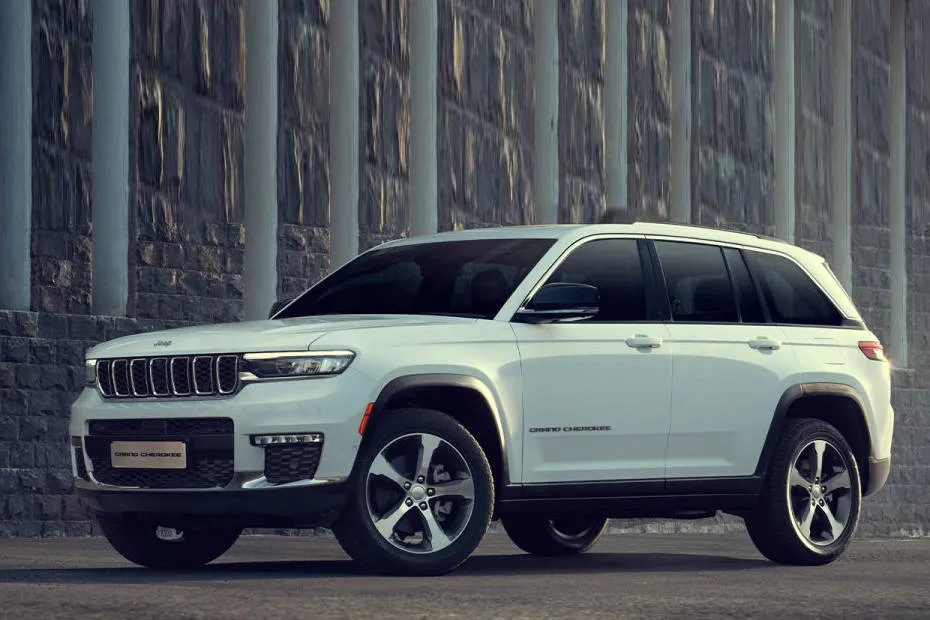 Jeep Grand Cherokee Front Left Side View