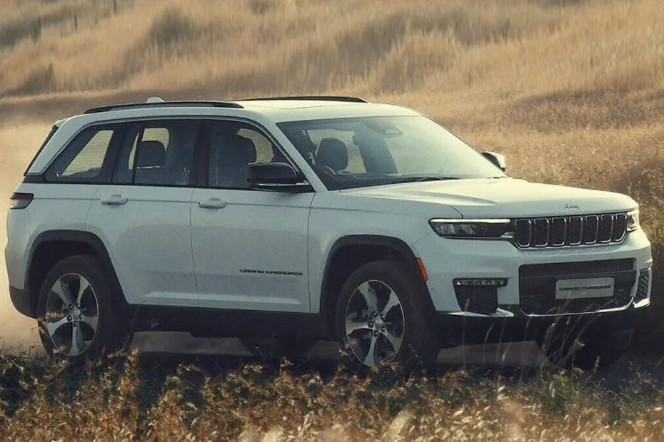 Jeep Grand Cherokee Front Right Side View