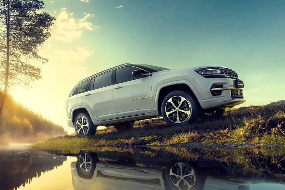 Jeep Meridian Right Side View