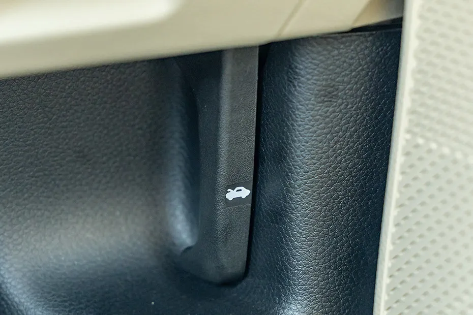 Kia Carens Clavis Bonnet Release Lever