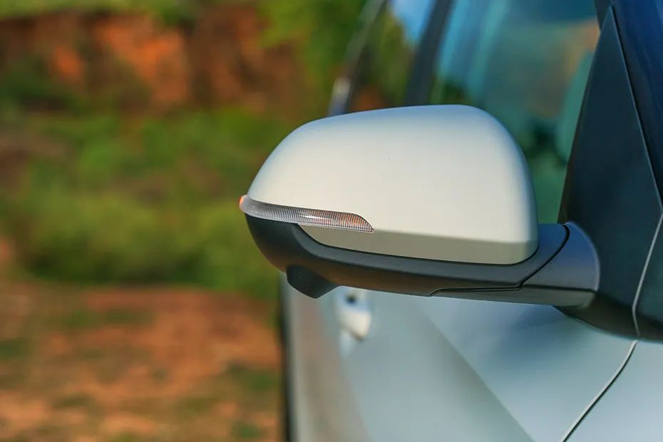 Kia Carens Clavis EV LED Blinker on OVRM