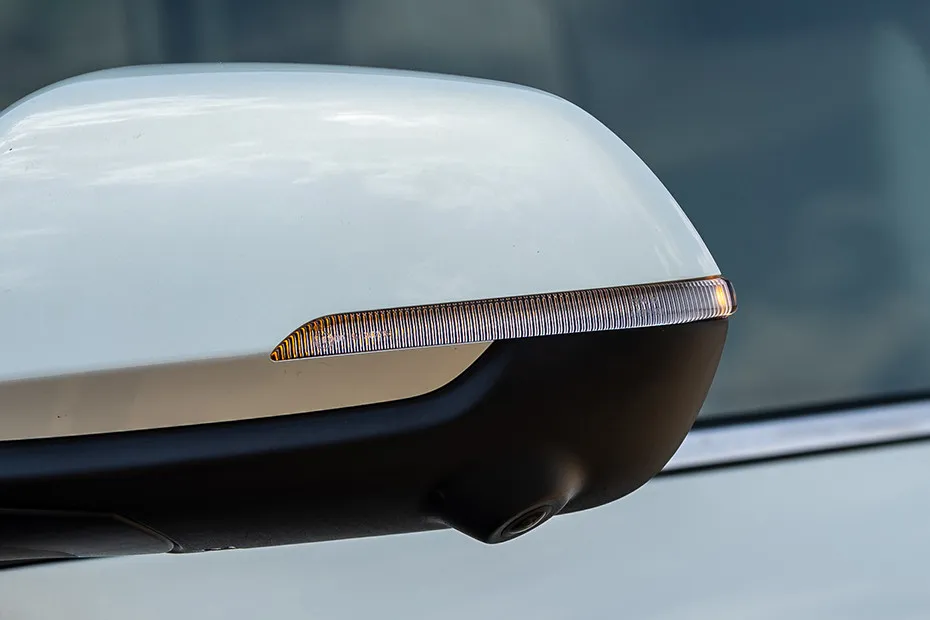 Kia Carens Clavis LED Blinker on OVRM