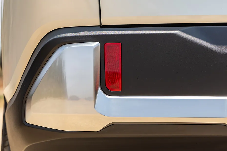 Kia Carens Clavis Rear Reflector