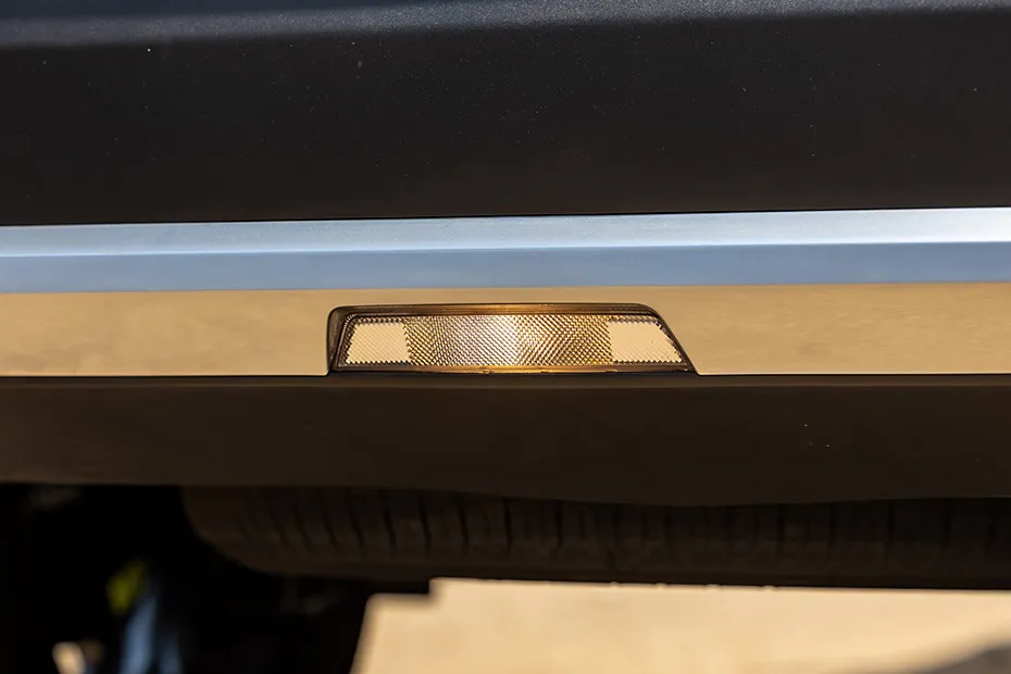 Kia Carens Clavis Reverse Lamp