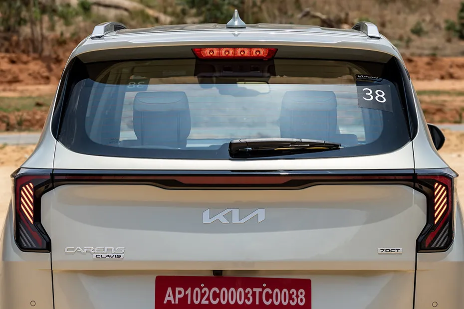 Kia Carens Clavis Taillight