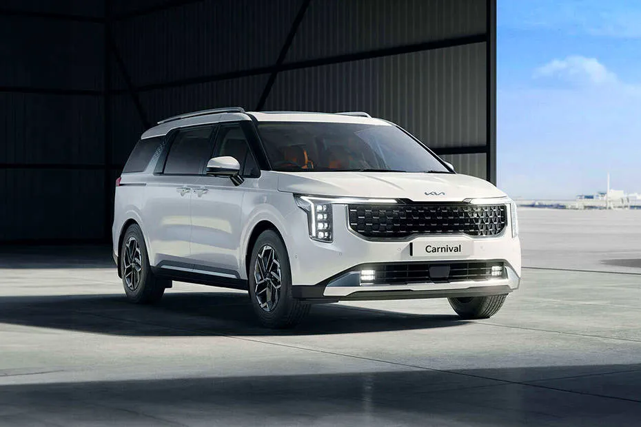 Kia Carnival Front Right Side View