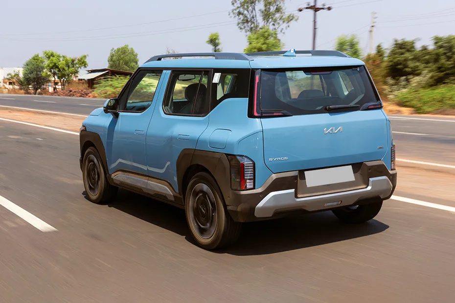 Kia Syros Driving: Rear Left Three Quarter View