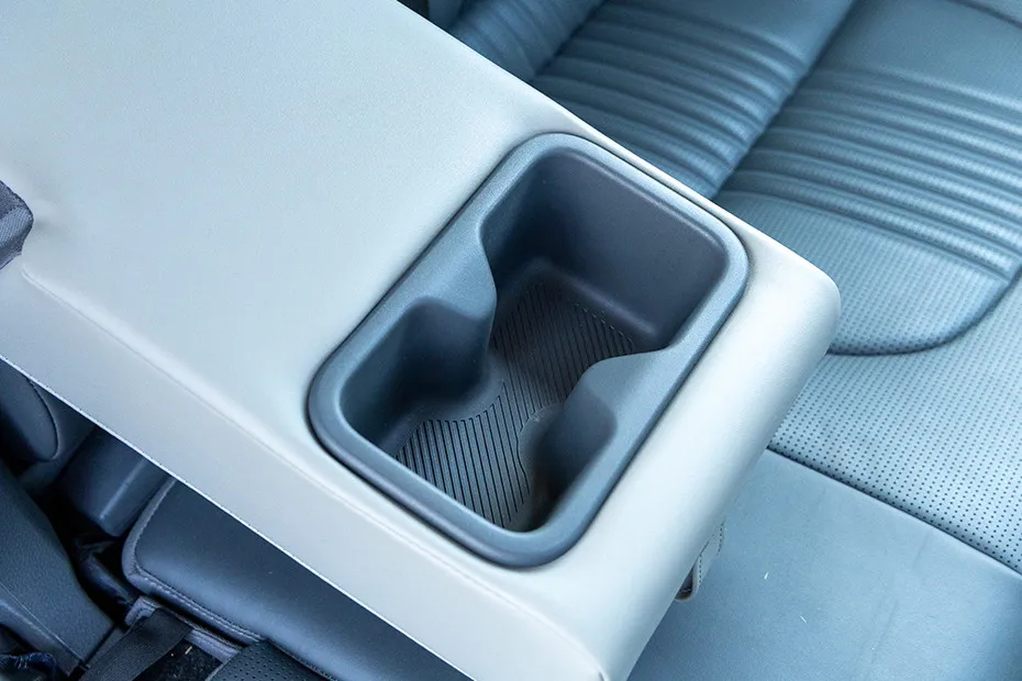 Kia Syros Rear Armrest Storage