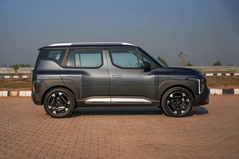 Kia Syros Side Profile View (Right)