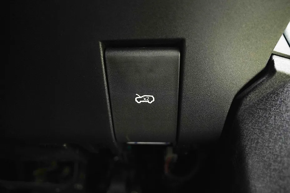 Mahindra BE 6 Bonnet Release Lever