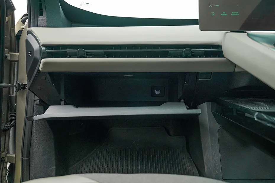 Mahindra BE 6 Glovebox