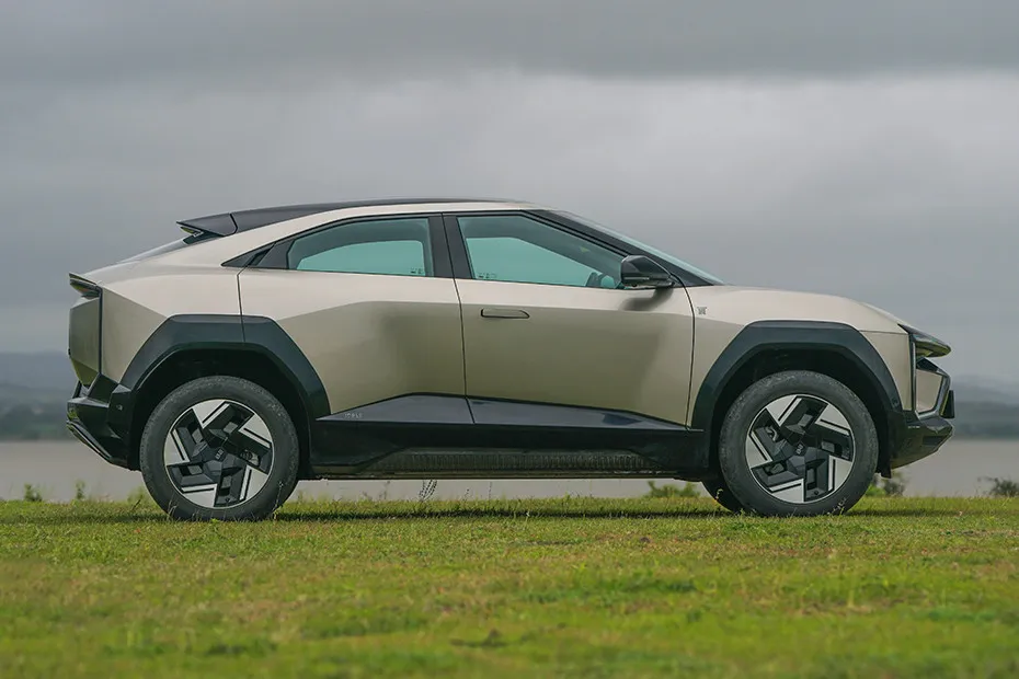 Mahindra BE 6 Side Profile View (Right)