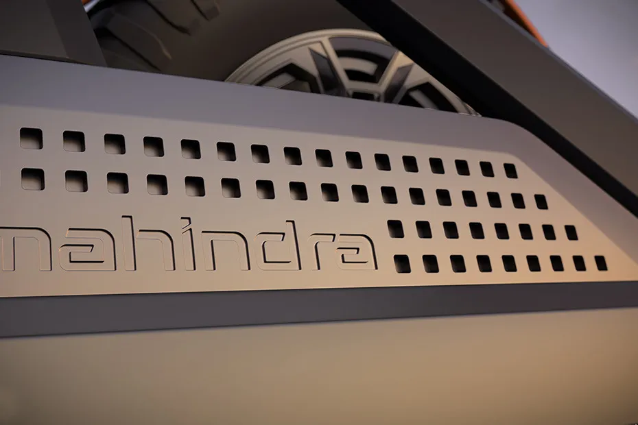 Mahindra Global Pik Up Exterior Image