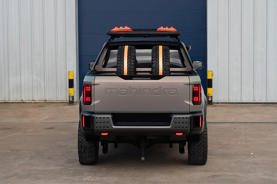 Mahindra Global Pik Up Rear view