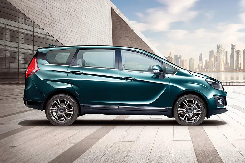 Mahindra Marazzo Side View (Right)