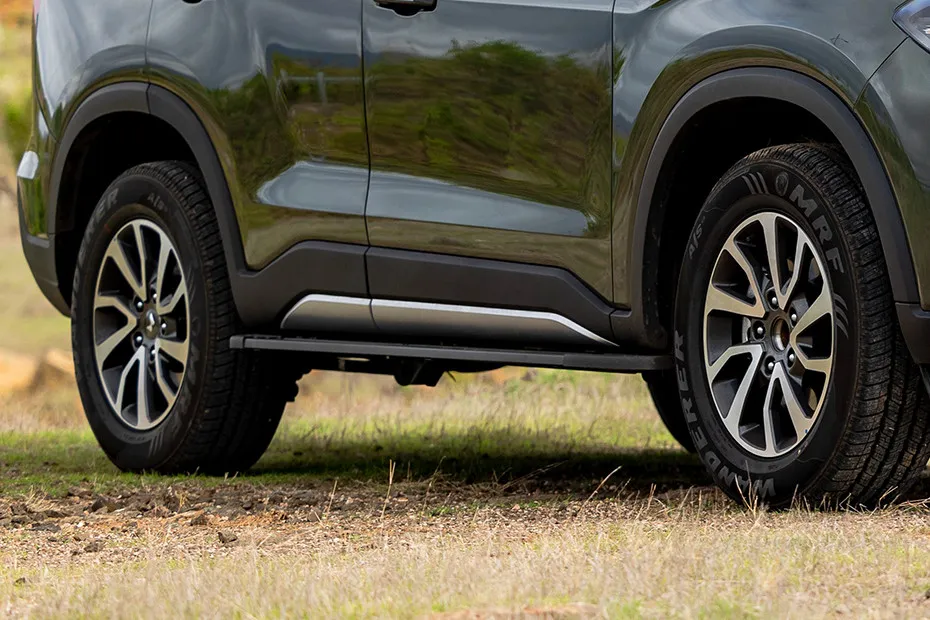 Mahindra Scorpio N Side Skirt
