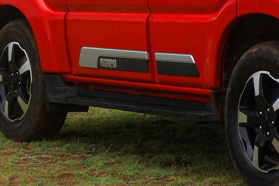 Mahindra Scorpio Side Skirt