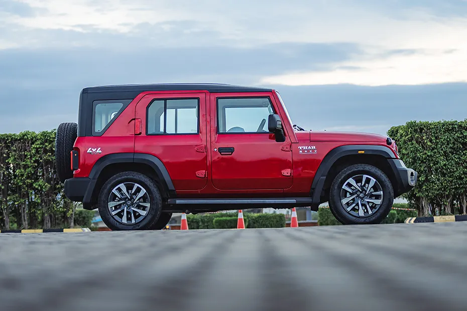 Mahindra Thar ROXX Side Profile View (Right)