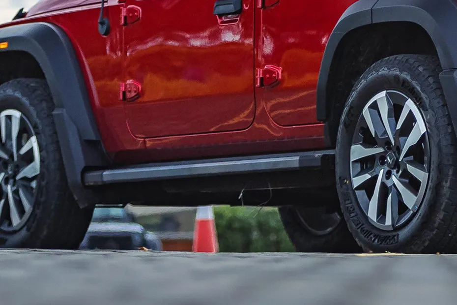 Mahindra Thar ROXX Side Skirt