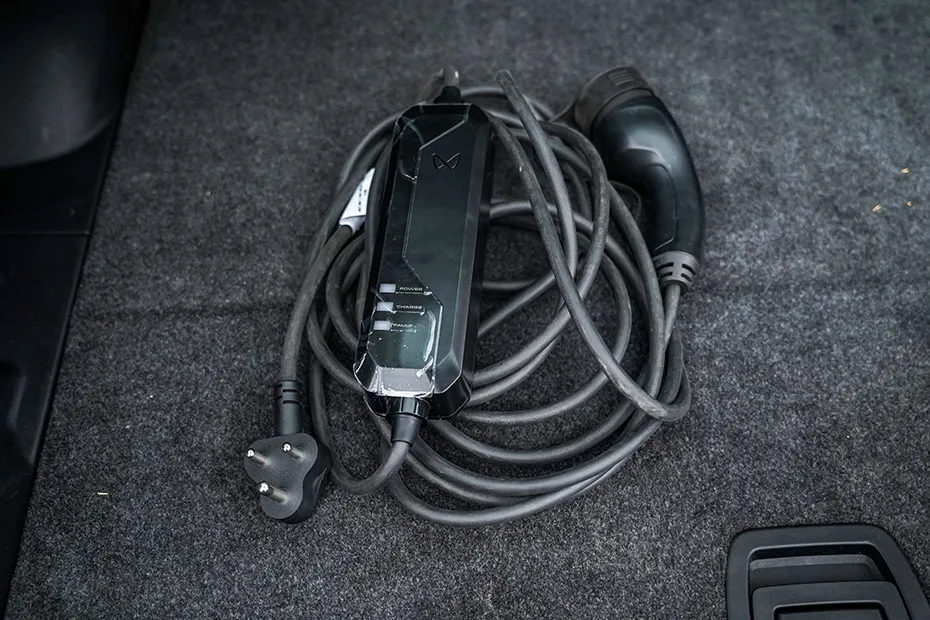 Mahindra XEV 9e Charger