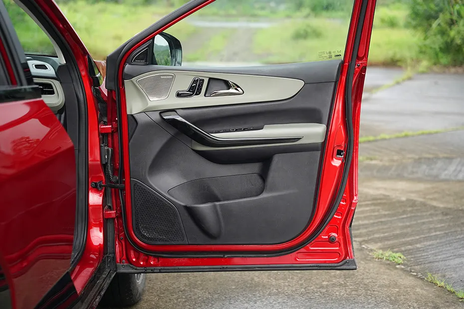 Mahindra XEV 9e Drivers Door Panel