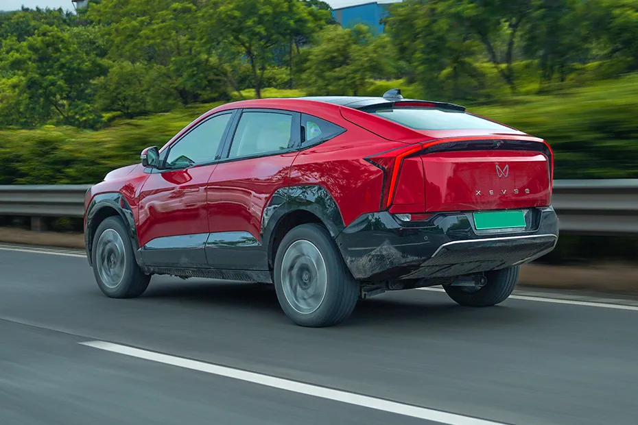 Mahindra XEV 9e Driving: Rear Left Three Quarter View