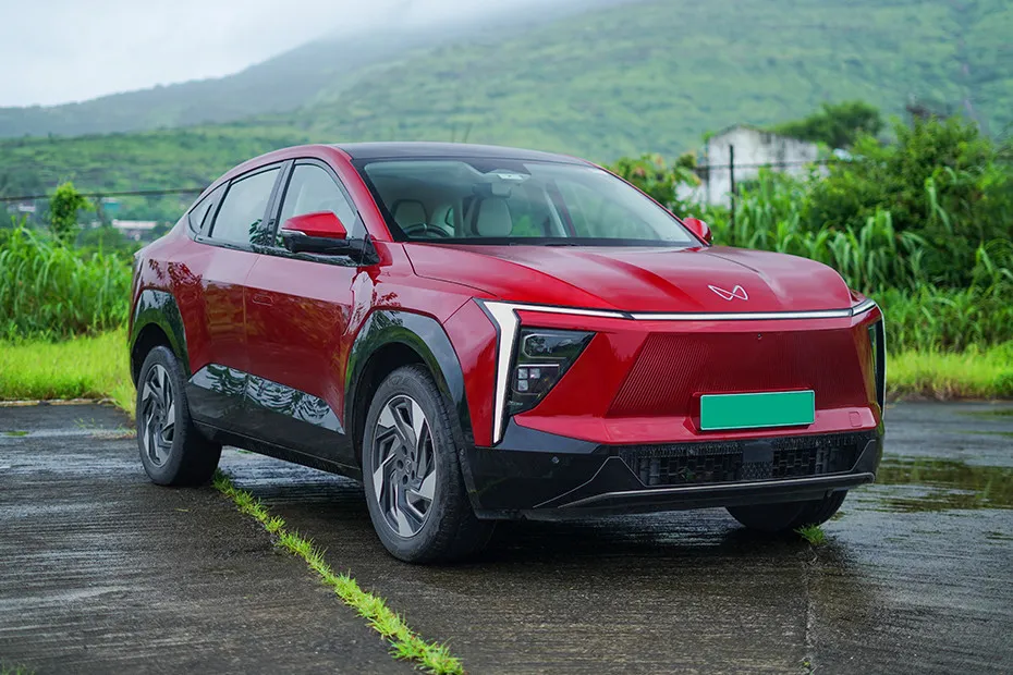 Mahindra XEV 9e Front Right Quarter View