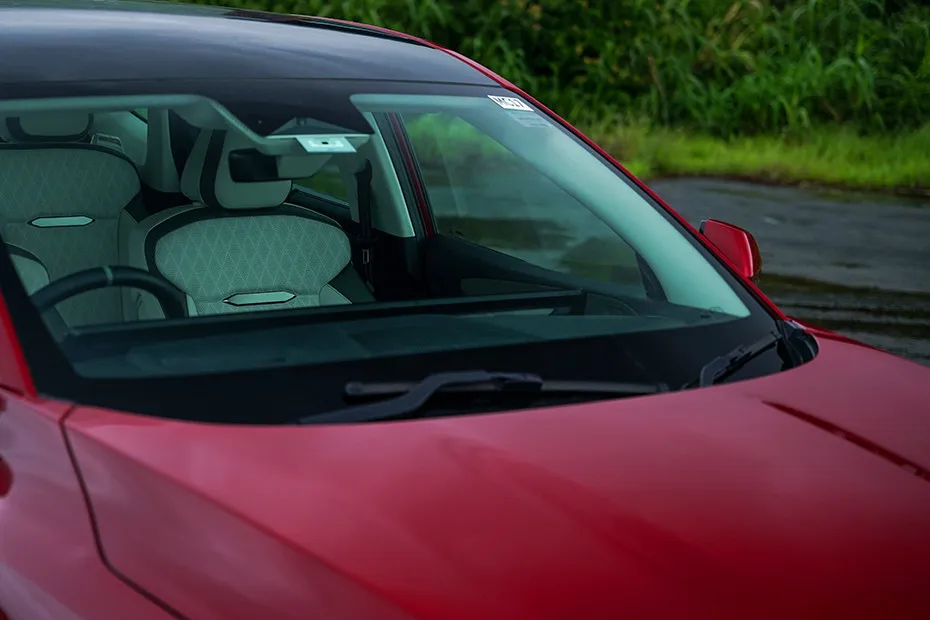 Mahindra XEV 9e Front Windshield and Wiper