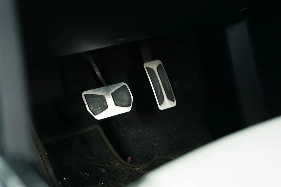 Mahindra XEV 9e Pedals