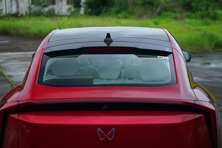 Mahindra XEV 9e Rear Windshield