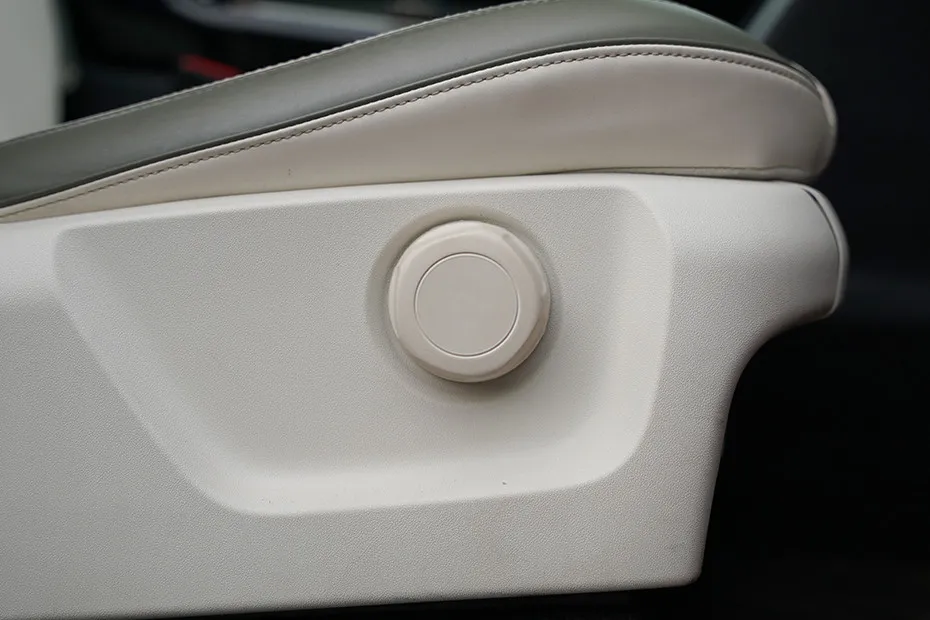 Mahindra XEV 9e Seat Adjustment