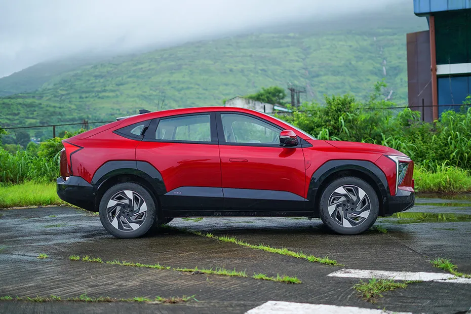 Mahindra XEV 9e Side Profile View (Right)