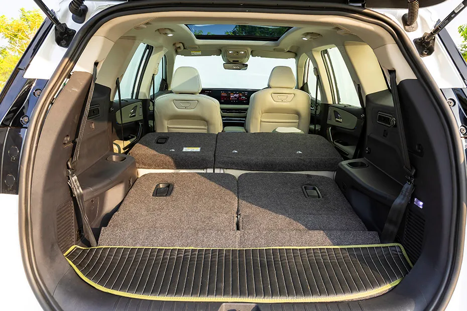 Mahindra XEV 9S Boot Space (Second Row Folded)