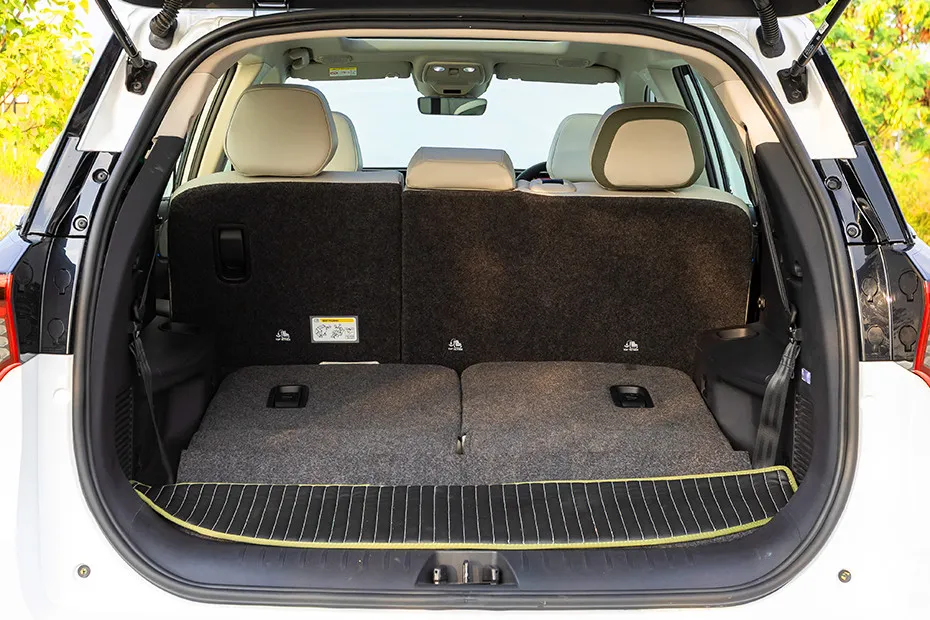 Mahindra XEV 9S Complete Storage Area View